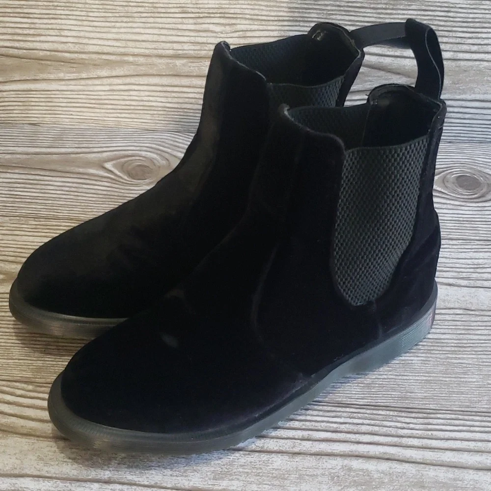 Dr. Martens Floren 6 black velvet Chealse boots for woman